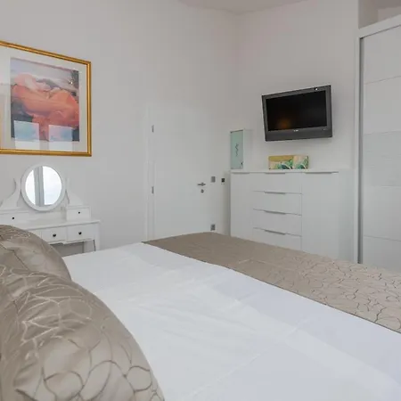 Miramel Mit Privaten Swimmingoool - Exklusiv Hébergement de vacances Makarska