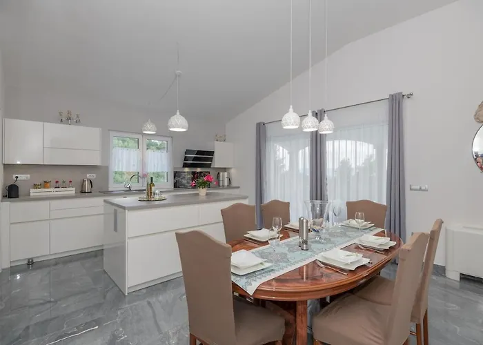 בית נופש Miramel Mit Privaten Swimmingoool - Exklusiv