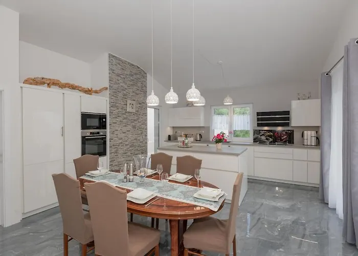 Miramel Mit Privaten Swimmingoool - Exklusiv